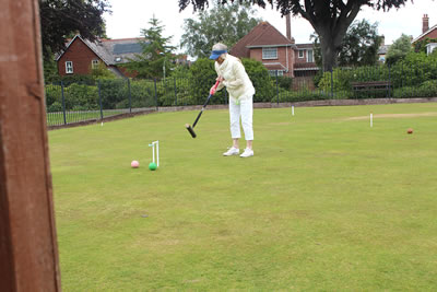 Afternoon singles, Scylla Blackwell(E) hits Peter Dexters ball